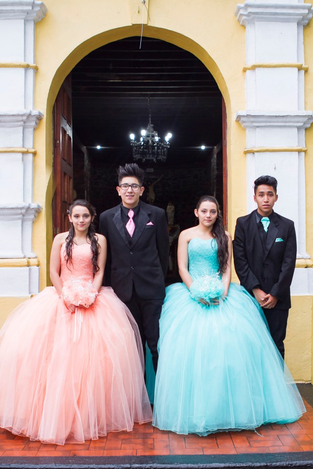 Nathaly y Gyselle XV-10005