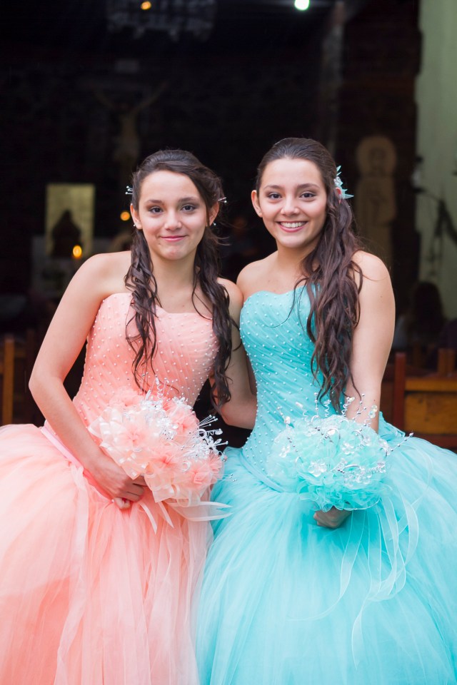 Nathaly y Gyselle XV-10006