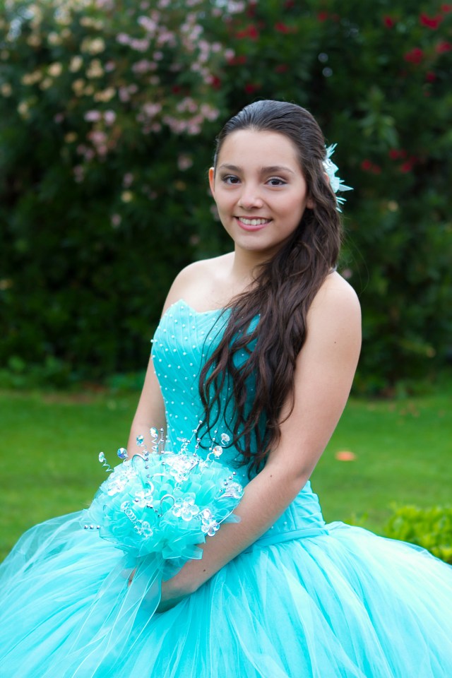 Nathaly y Gyselle XV-10008