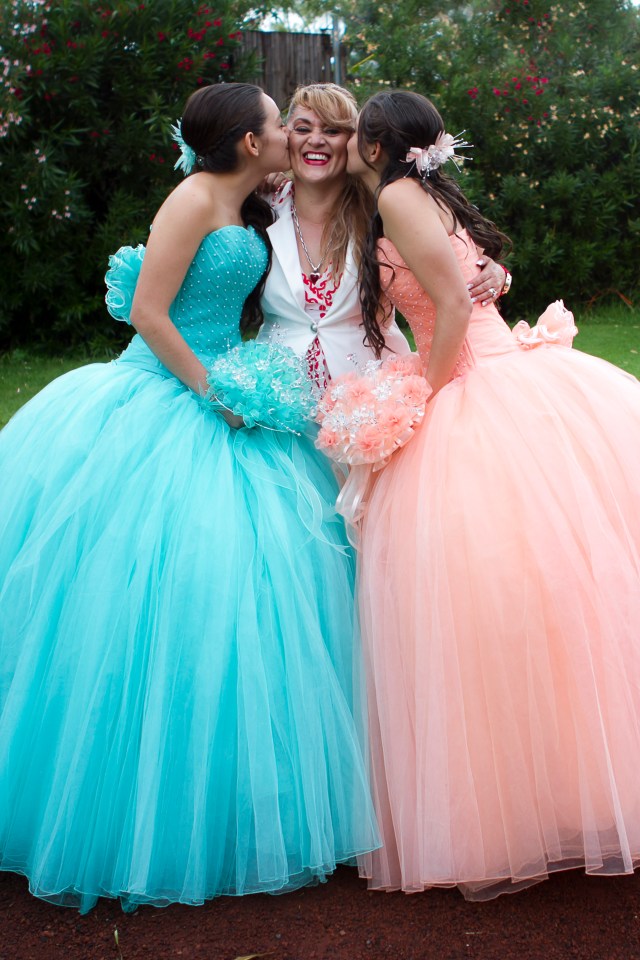 Nathaly y Gyselle XV-10011