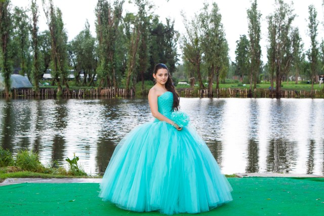 Nathaly y Gyselle XV-10012