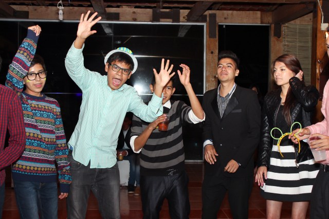 Nathaly y Gyselle XV-10016