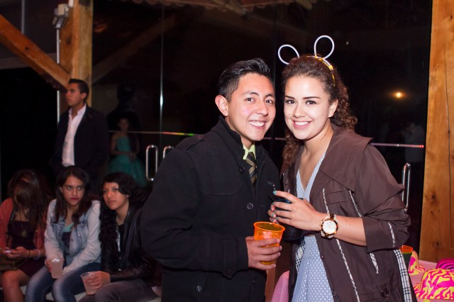 Nathaly y Gyselle XV-10017