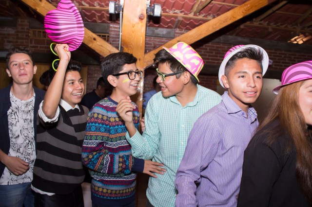 Nathaly y Gyselle XV-10019